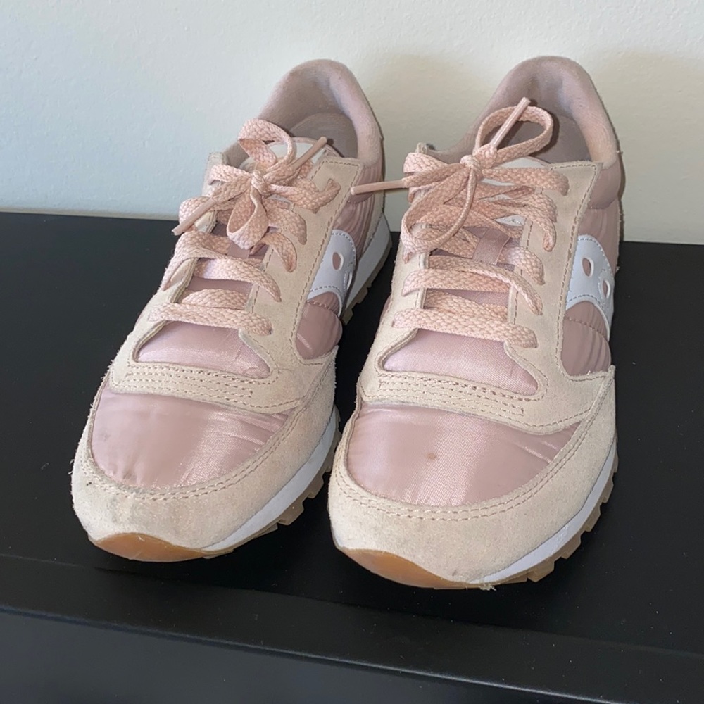Women’s Saucony Jazz size 8